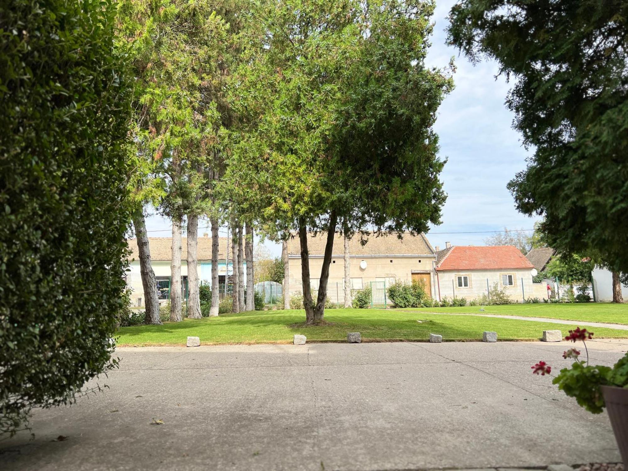 Bezdan Guesthouse Bagian luar foto